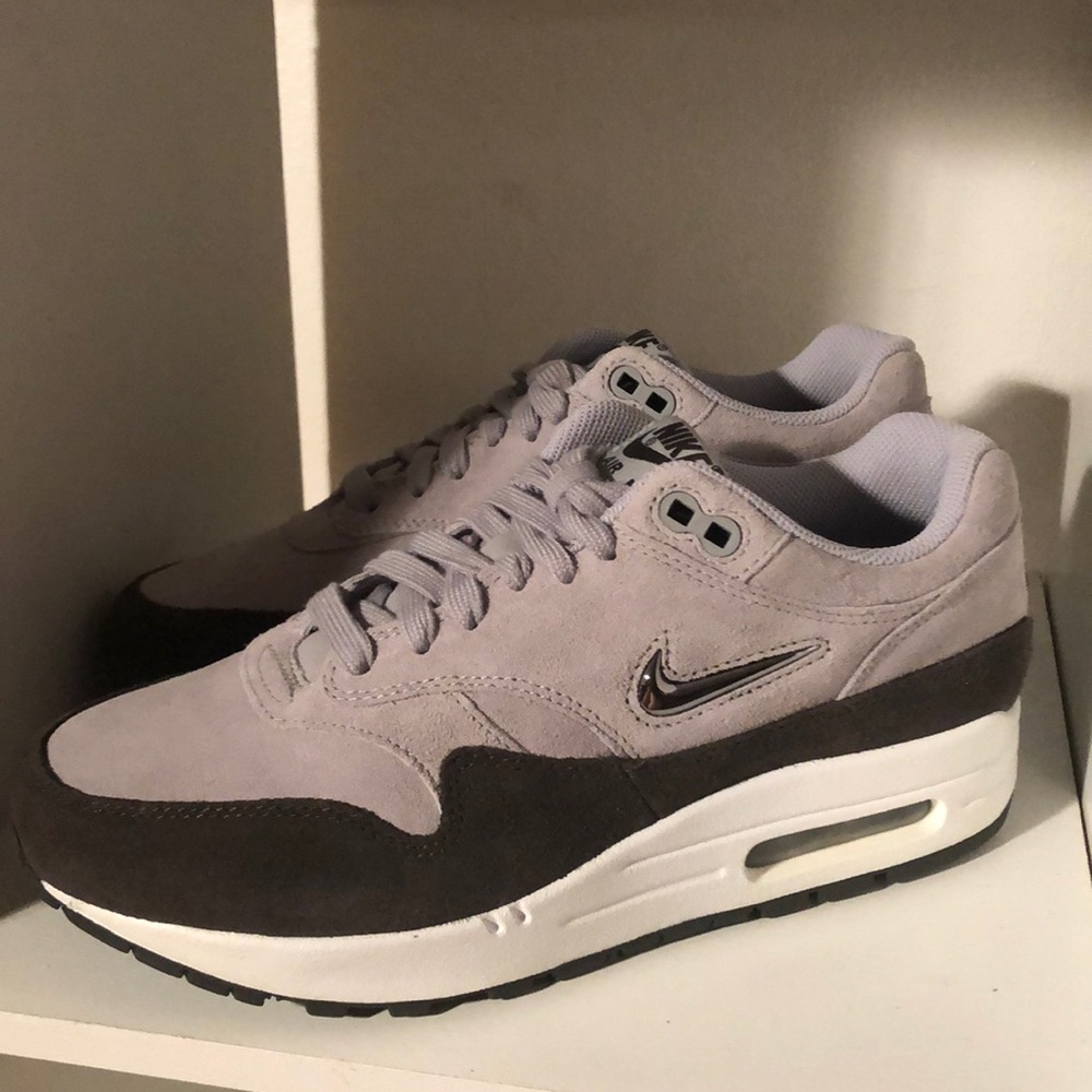 Nike women’s air max 1 premium sc
